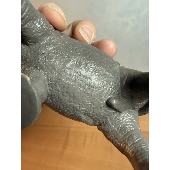 Terra by Battat Rhino Hard Plastic PVC Figurine 5.5" - Picture 6 of 7